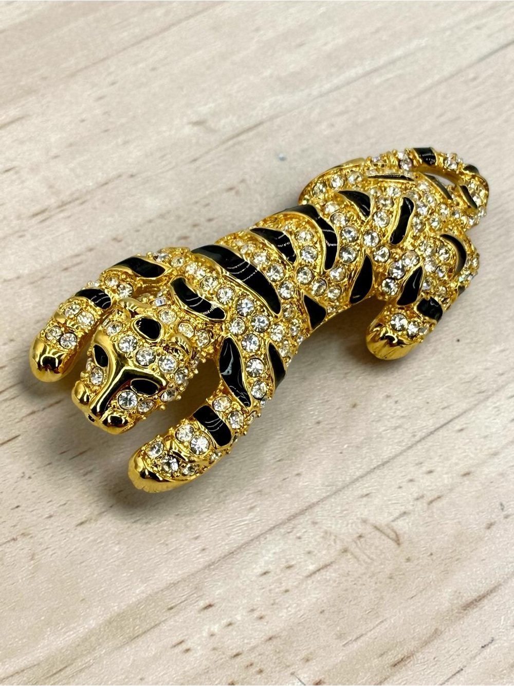 KJL Kenneth Jay Lane “Treasures Of The Duchess” Tiger Rhinestone Brooch 2.5” 90s